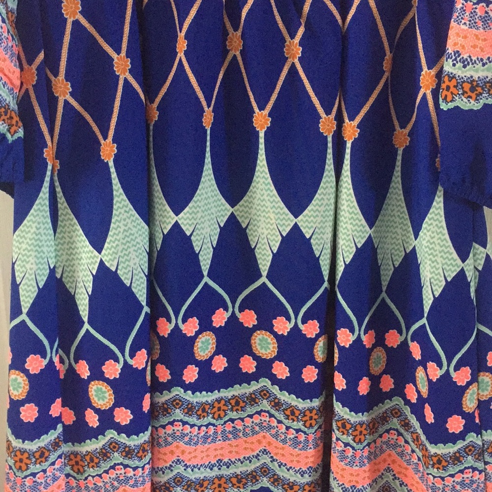 Cold shoulder dress - Picture 2 of 11
